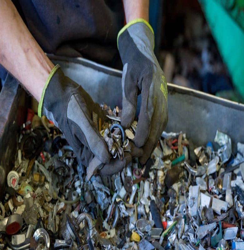 sorting-mixed-scrap-metal